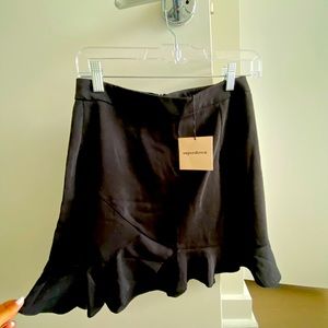 Superdown ruffle mini skirt - size s.